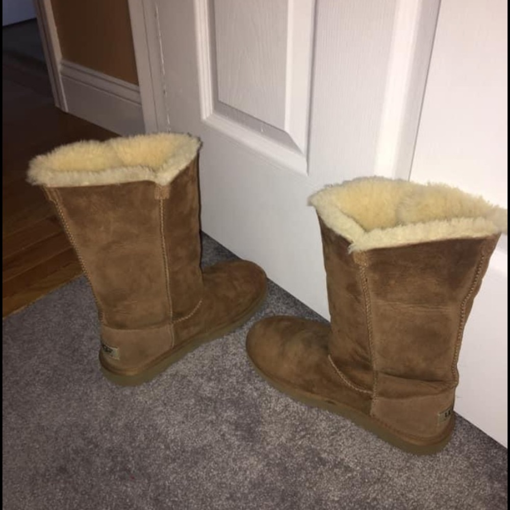Authentic ugg Bailey button tall boots - Picture 5 of 10